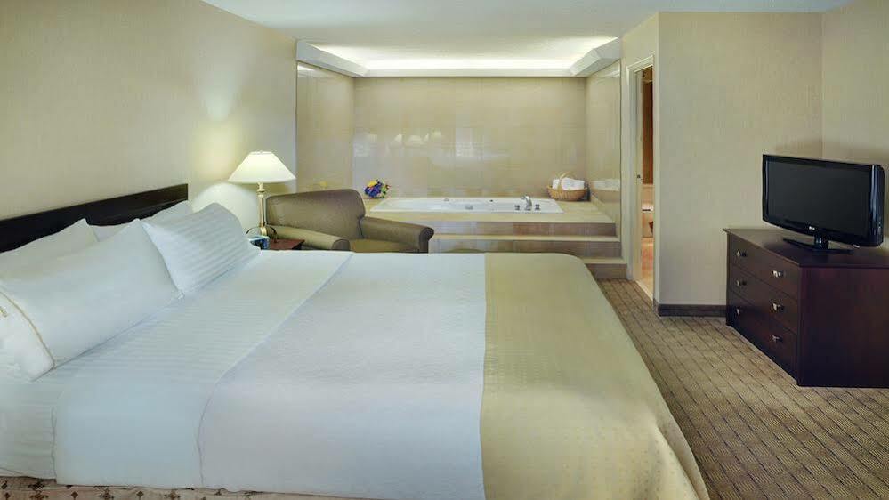 Holiday Inn Guelph Hotel & Conference Centre, An Ihg Hotel Esterno foto